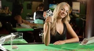 Studio kasino Relax Gaming dengan dealer profesional